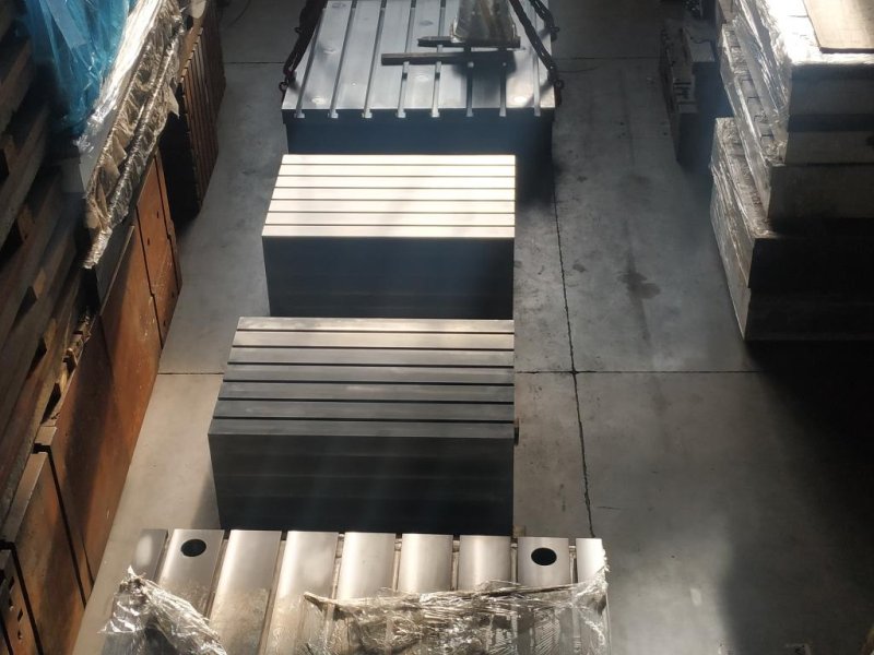 MAX MACHINERY  Cubi n Ghisa con Cave a T  2026