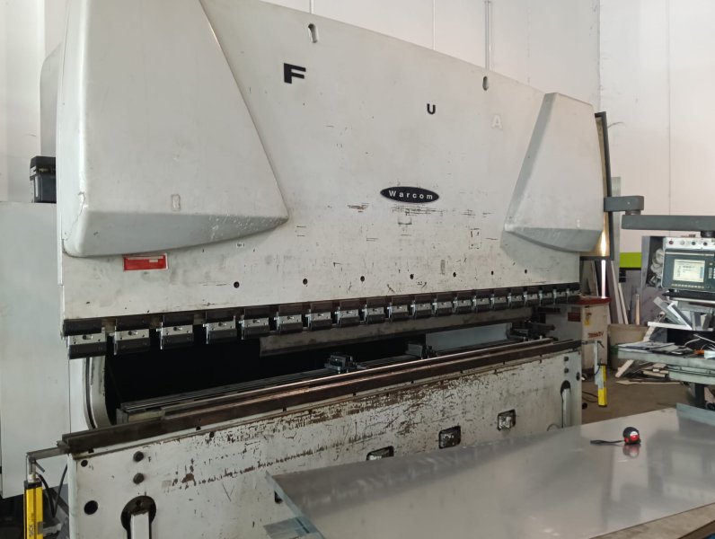 WARCOM FUTURA 4000X125TON.  2004