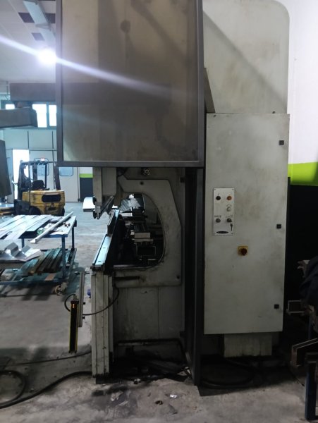 WARCOM FUTURA 4000X125TON.  2004