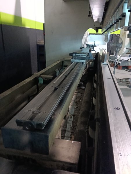 WARCOM FUTURA 4000X125TON.  2004