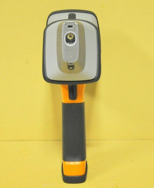 HITACHI XMET-8000  2024